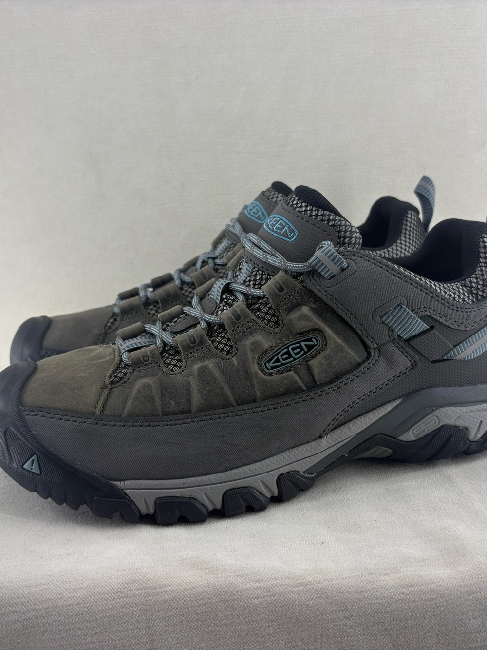 Keen Targee 3 Women's Grey Hiking/Trail Athletic Shoes size 10.5/11 NEW